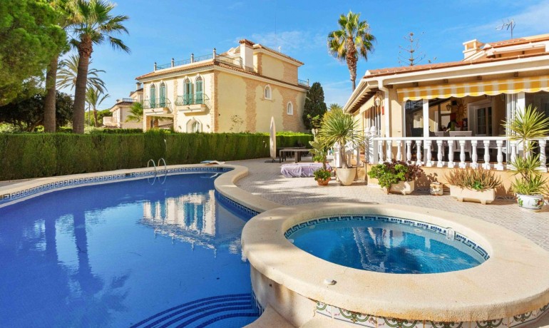 Herverkoop - Villa -
Orihuela Costa* - Cabo Roig