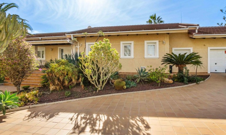 Herverkoop - Villa -
Orihuela Costa* - Cabo Roig