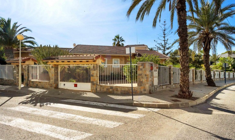 Herverkoop - Villa -
Orihuela Costa* - Cabo Roig