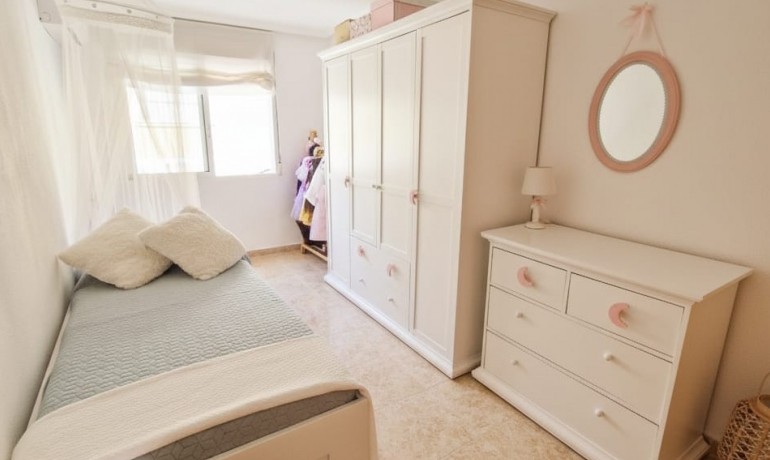 Herverkoop - Huis -
Orihuela Costa* - La Florida*