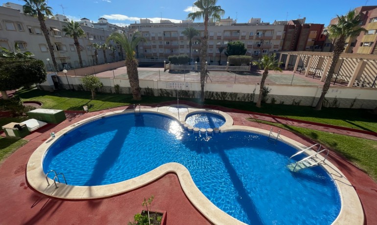 Herverkoop - Appartement / Flat -
Torrevieia - Comunidad Valenciana