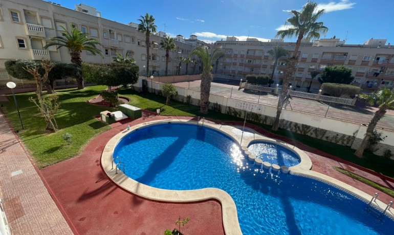 Herverkoop - Appartement / Flat -
Torrevieia - Comunidad Valenciana