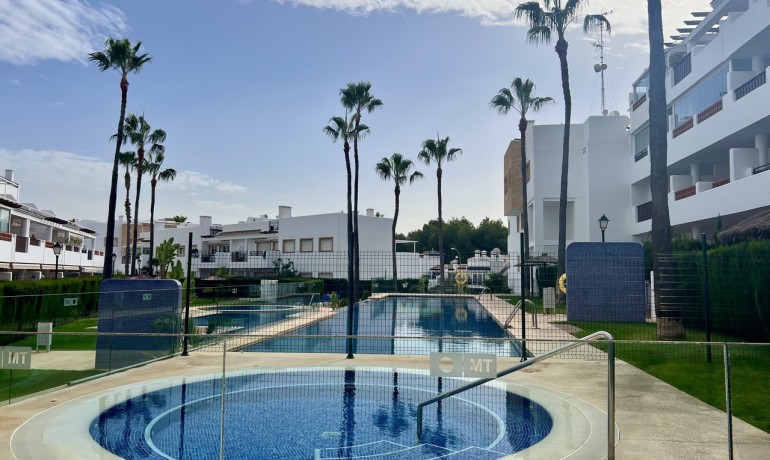 Sale - Apartment / Flat -
Villamartin