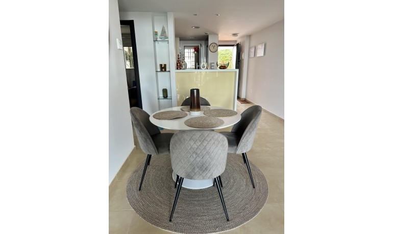 Sale - Apartment / Flat -
Villamartin