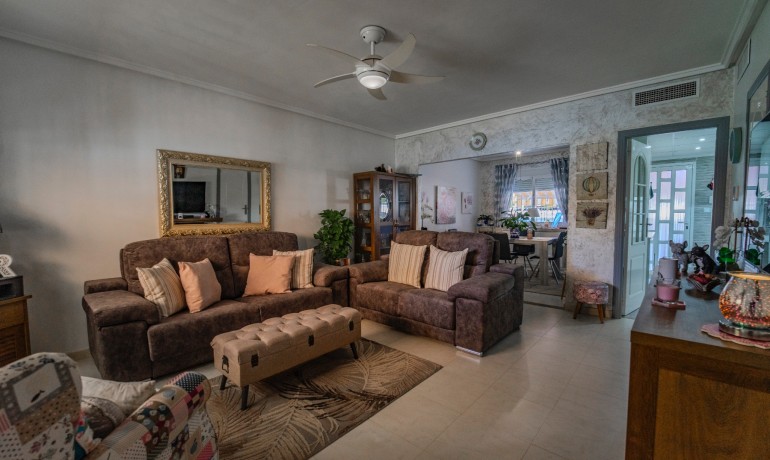 Herverkoop - Huis -
Cuidad Quesada* - Lo Marabu