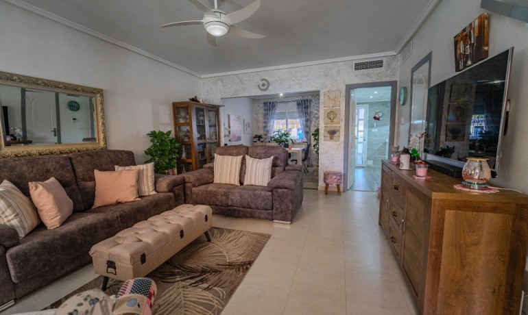 Herverkoop - Huis -
Cuidad Quesada* - Lo Marabu