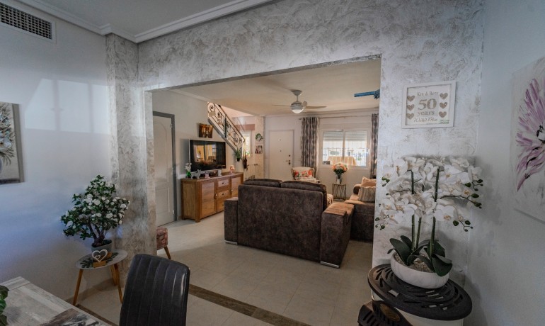 Herverkoop - Huis -
Cuidad Quesada* - Lo Marabu