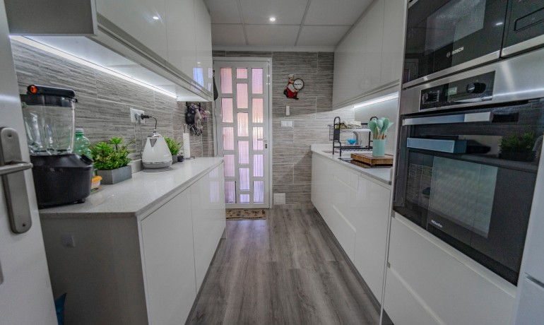 Herverkoop - Huis -
Cuidad Quesada* - Lo Marabu