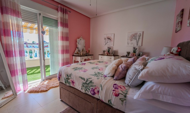 Herverkoop - Huis -
Cuidad Quesada* - Lo Marabu