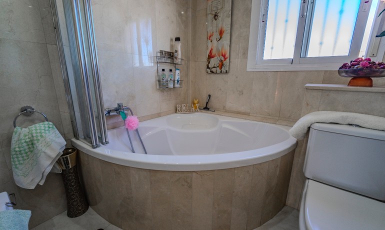 Herverkoop - Huis -
Cuidad Quesada* - Lo Marabu