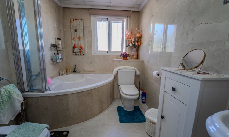 Herverkoop - Huis -
Cuidad Quesada* - Lo Marabu