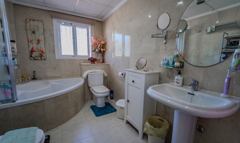 Herverkoop - Huis -
Cuidad Quesada* - Lo Marabu