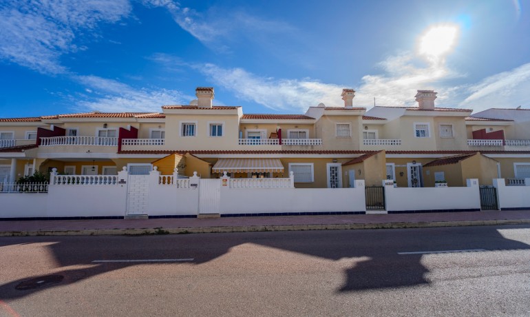 Herverkoop - Huis -
Cuidad Quesada* - Lo Marabu