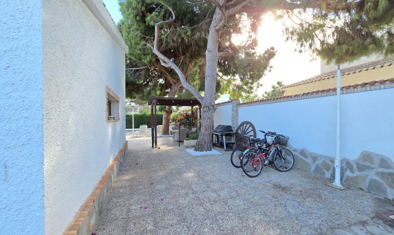 Herverkoop - Villa -
Orihuela Costa* - Cabo Roig