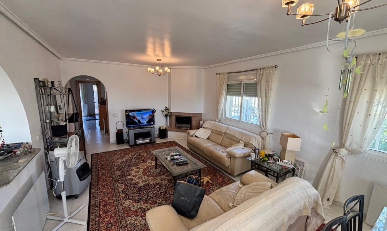 Herverkoop - Villa -
Cuidad Quesada* - La Fiesta