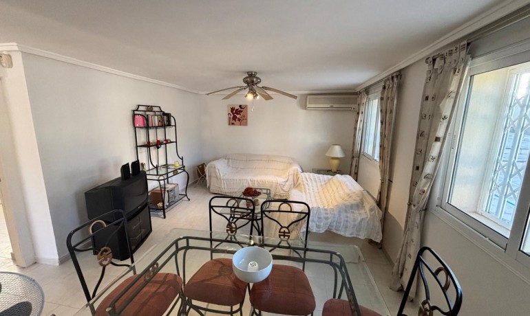 Herverkoop - Villa -
Cuidad Quesada* - La Fiesta