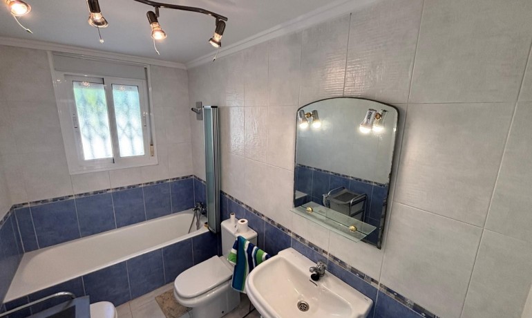 Herverkoop - Villa -
Cuidad Quesada* - La Fiesta