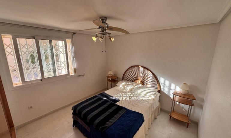 Herverkoop - Villa -
Cuidad Quesada* - La Fiesta