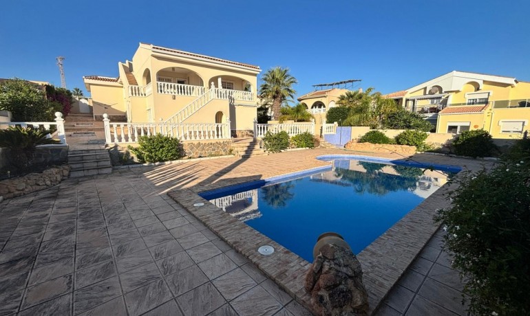 Herverkoop - Villa -
Cuidad Quesada* - La Fiesta