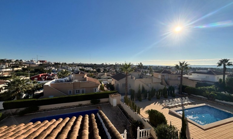 Herverkoop - Villa -
Cuidad Quesada* - La Fiesta