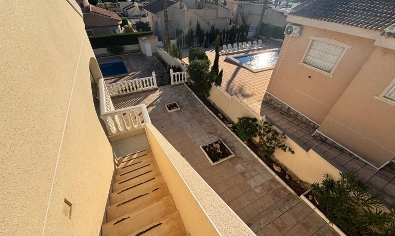 Herverkoop - Villa -
Cuidad Quesada* - La Fiesta