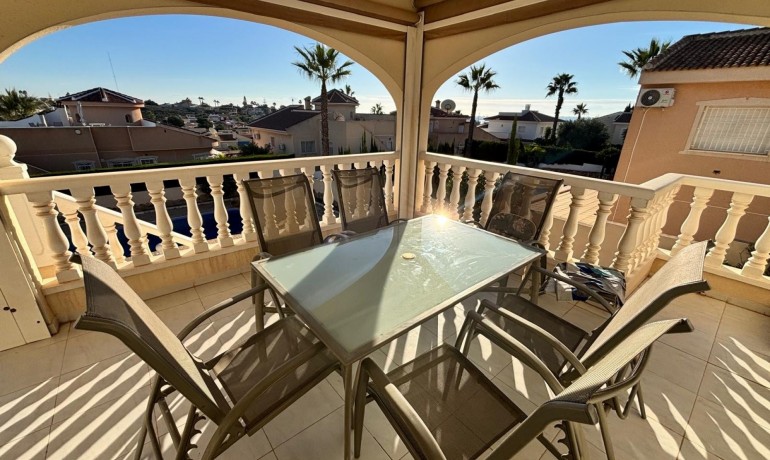 Herverkoop - Villa -
Cuidad Quesada* - La Fiesta