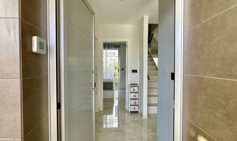 Herverkoop - Villa -
Orihuela Costa* - Orihuela costa