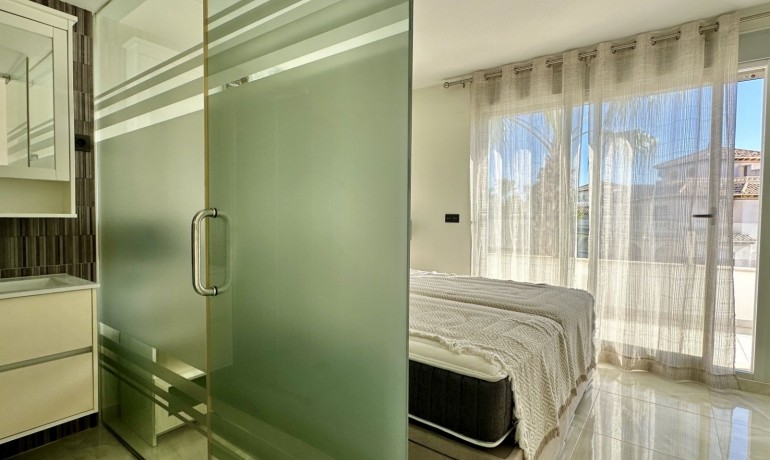 Herverkoop - Villa -
Orihuela Costa* - Orihuela costa