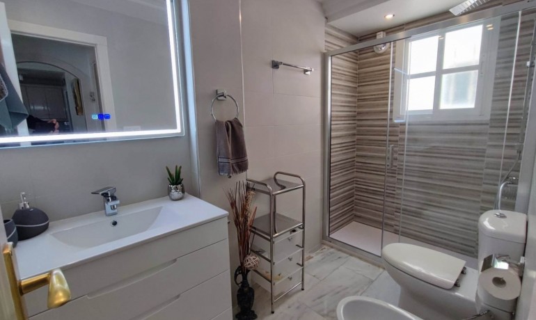 Venta - Apartamento / piso -
Torrevieja