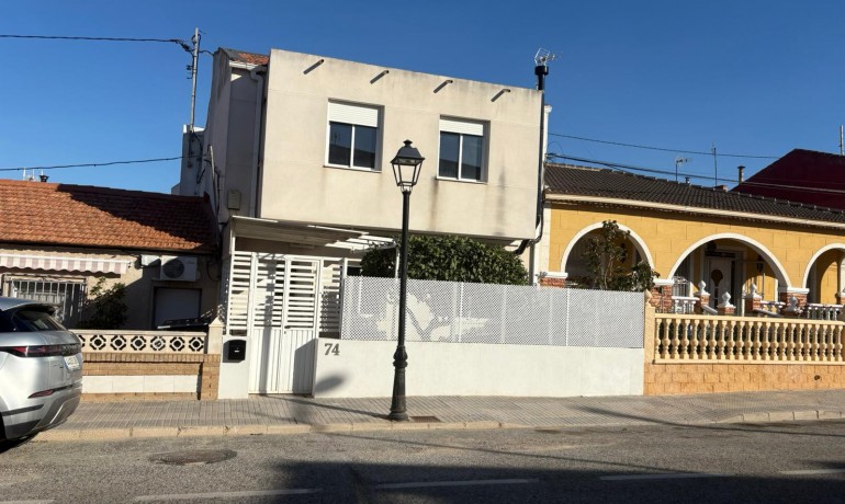 Herverkoop - Huis -
Algorfa* - Montemar