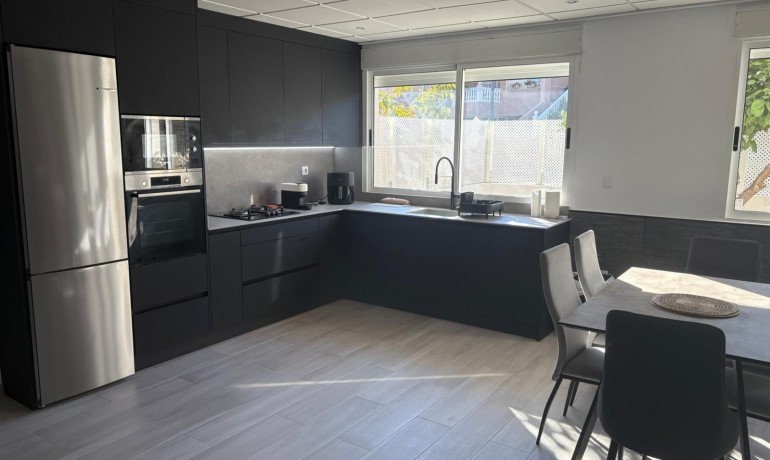 Herverkoop - Huis -
Algorfa* - Montemar