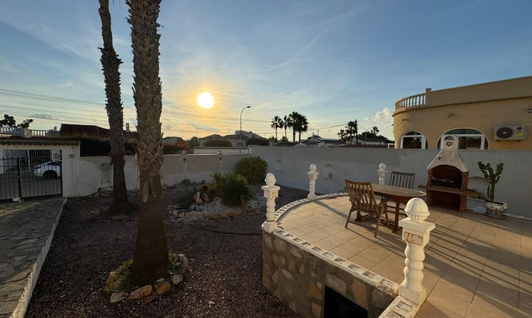 Herverkoop - Villa -
Torrevieja* - San luis