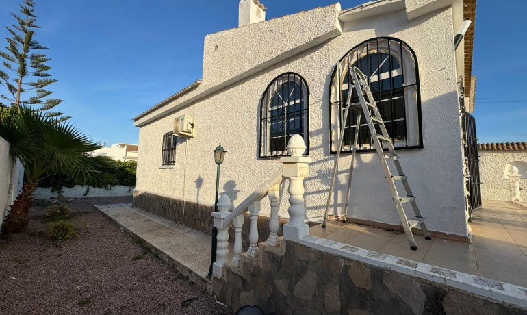 Herverkoop - Villa -
Torrevieja* - San luis