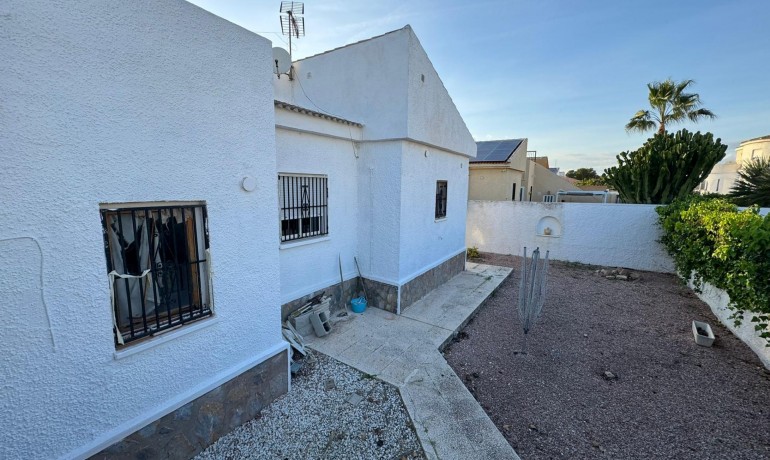 Herverkoop - Villa -
Torrevieja* - San luis