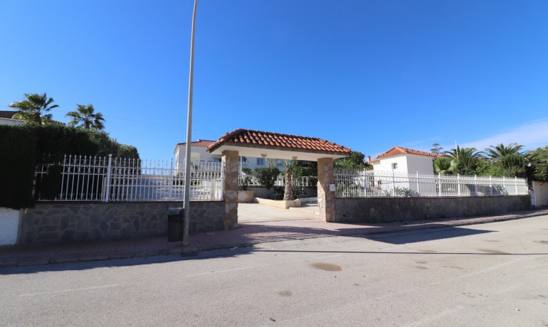 Herverkoop - Villa -
Algorfa* - Lomas de La Juliana