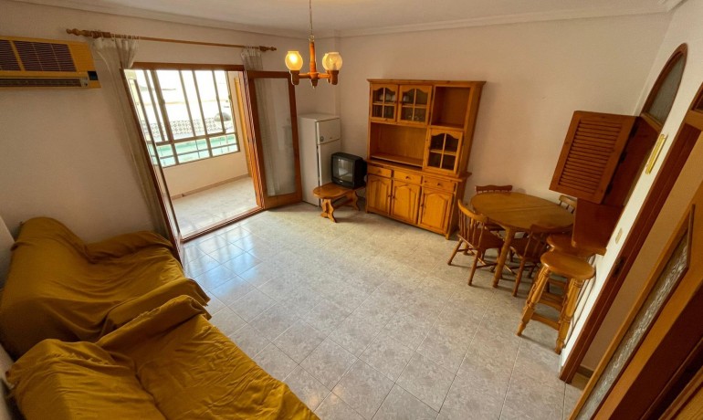 Herverkoop - Appartement / Flat -
Torrevieja* - Estacion de autobuses
