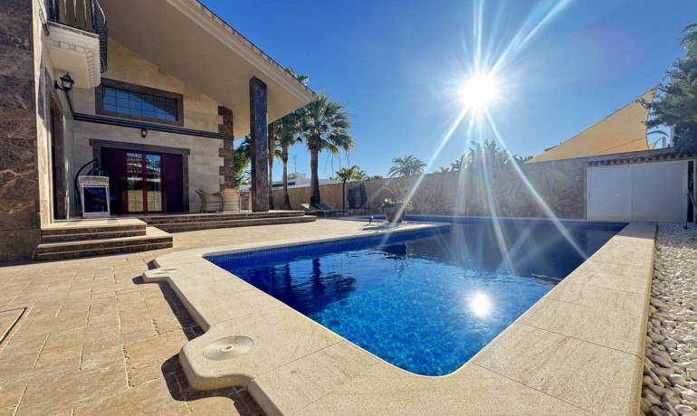 Herverkoop - Villa -
Orihuela Costa* - Cabo Roig