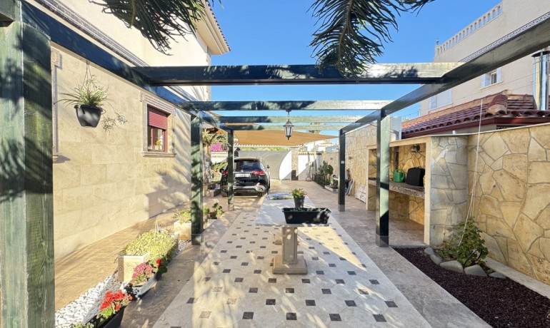 Herverkoop - Villa -
Orihuela Costa* - Cabo Roig