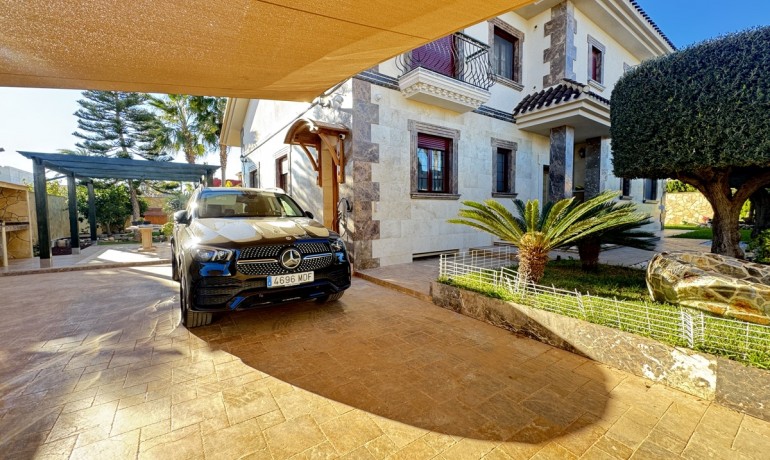 Herverkoop - Villa -
Orihuela Costa* - Cabo Roig
