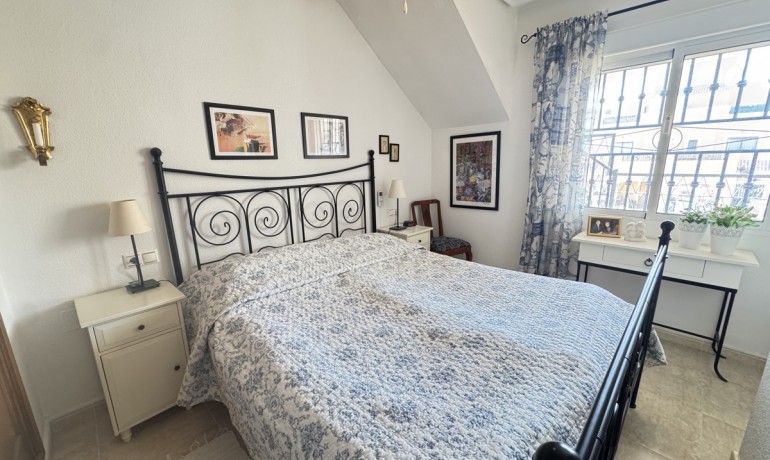 Sale - Apartment / Flat -
Los Altos