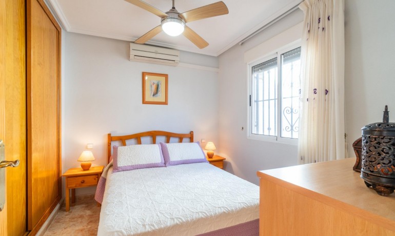 Herverkoop - Villa -
Orihuela Costa* - Playa Flamenca