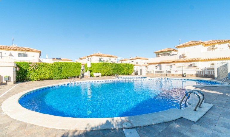 Herverkoop - Villa -
Orihuela Costa* - Playa Flamenca