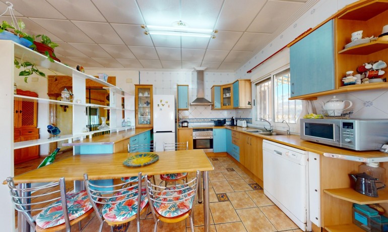 Revente - Villa -
Crevillente