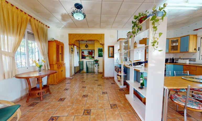 Revente - Villa -
Crevillente