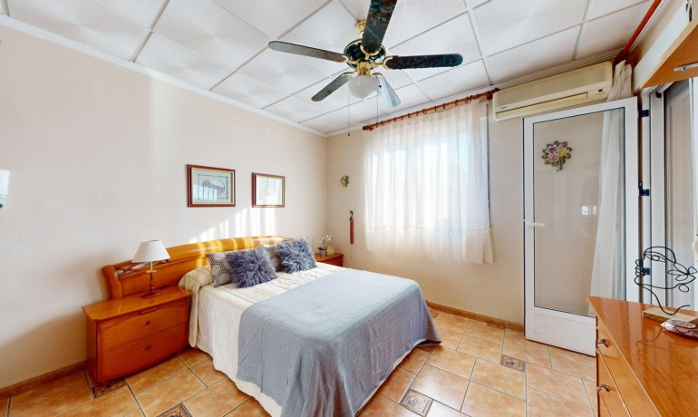 Revente - Villa -
Crevillente