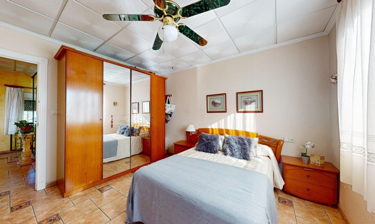 Revente - Villa -
Crevillente