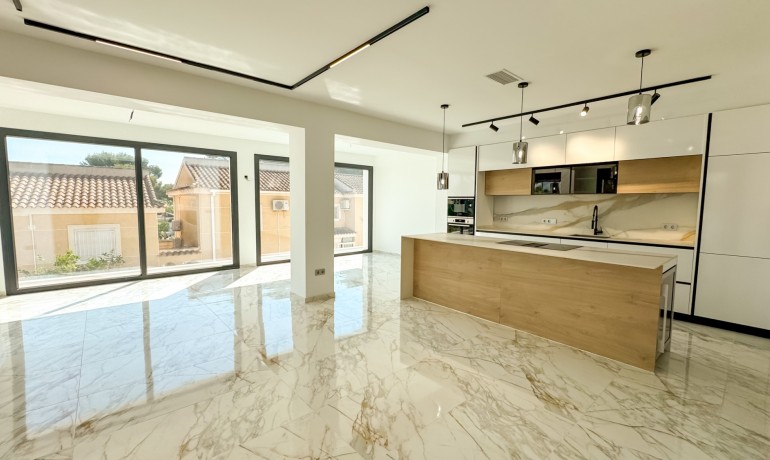 Herverkoop - Villa -
Torrevieja* - Los Balcones