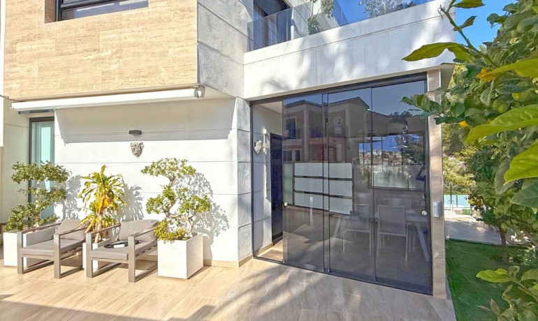 Herverkoop - Villa -
Orihuela Costa* - Villamartin*