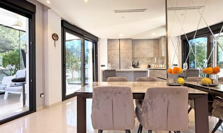 Herverkoop - Villa -
Orihuela Costa* - Villamartin*