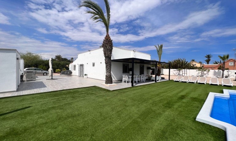 Herverkoop - Finca Country Property -
Elche* - La Marina